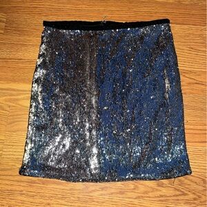 5/$25❌ FINAL CALL❌ Forever 21 Silver sequin skirt